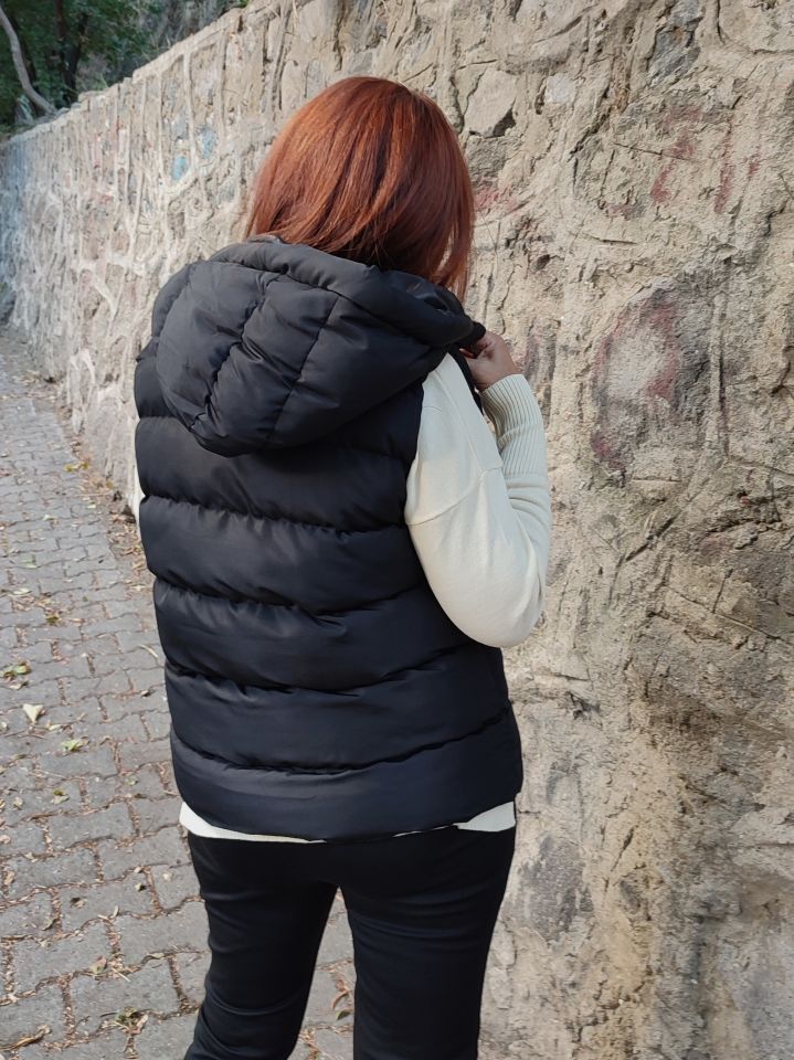 Kapüşonlu Şişme Yelek Siyah