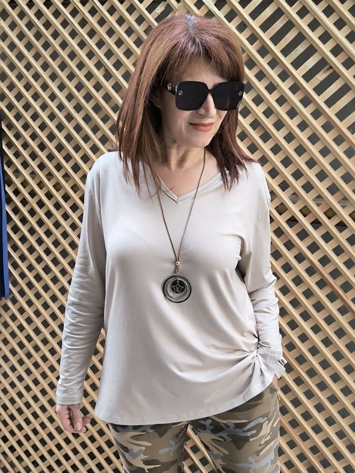 V Yaka Viskon Yırtmaçlı Bluz Bej