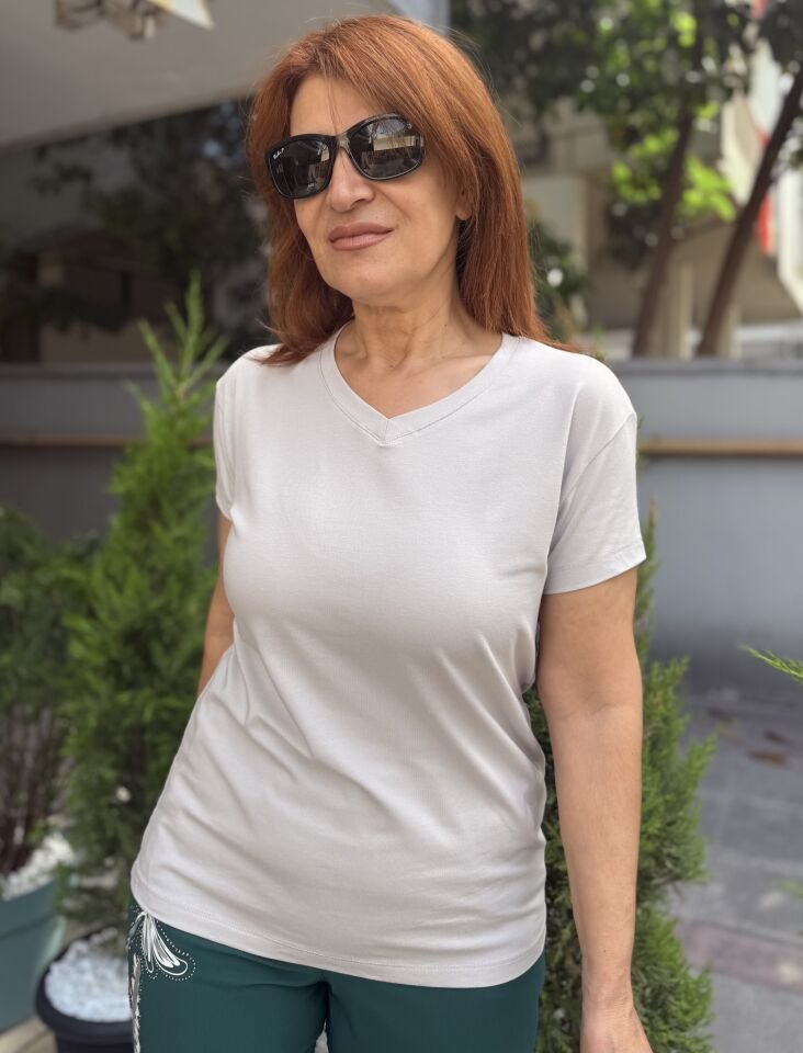 V Yaka Viskon Tişört Gri