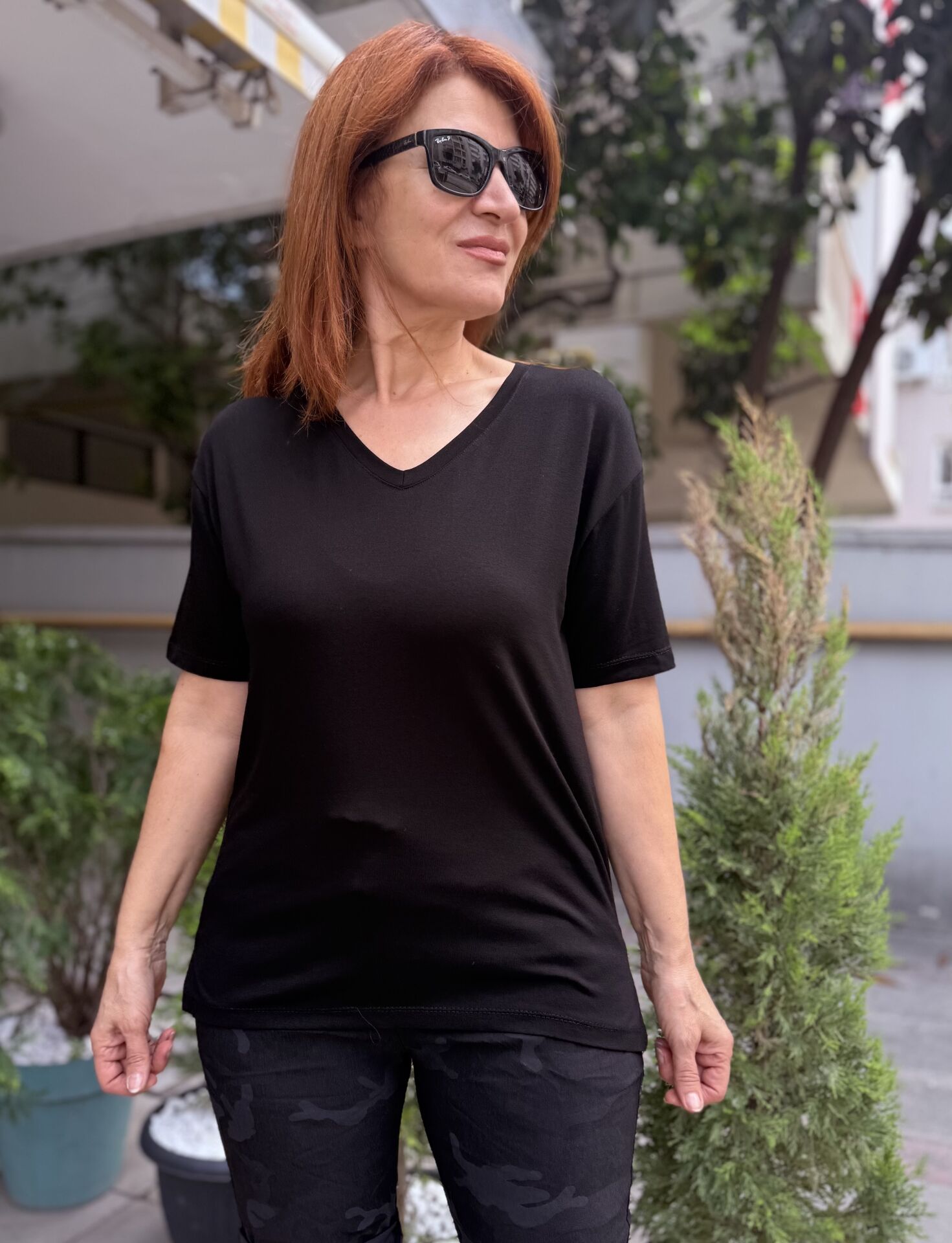 35D- V Yaka Viskon Tişört Siyah