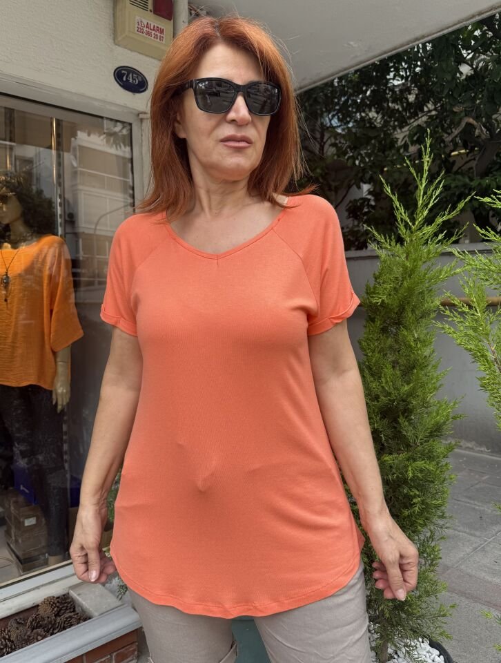 35N- V Yaka Viskon Tişört Yavruağzı