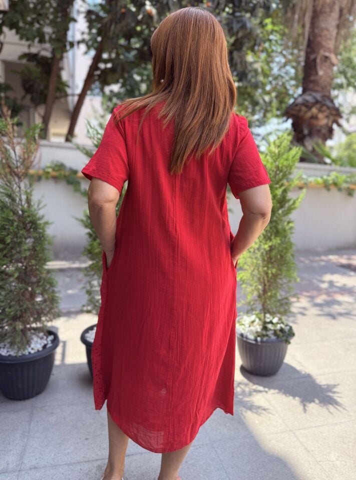 Kare Yaka Brode Elbise Kırmızı