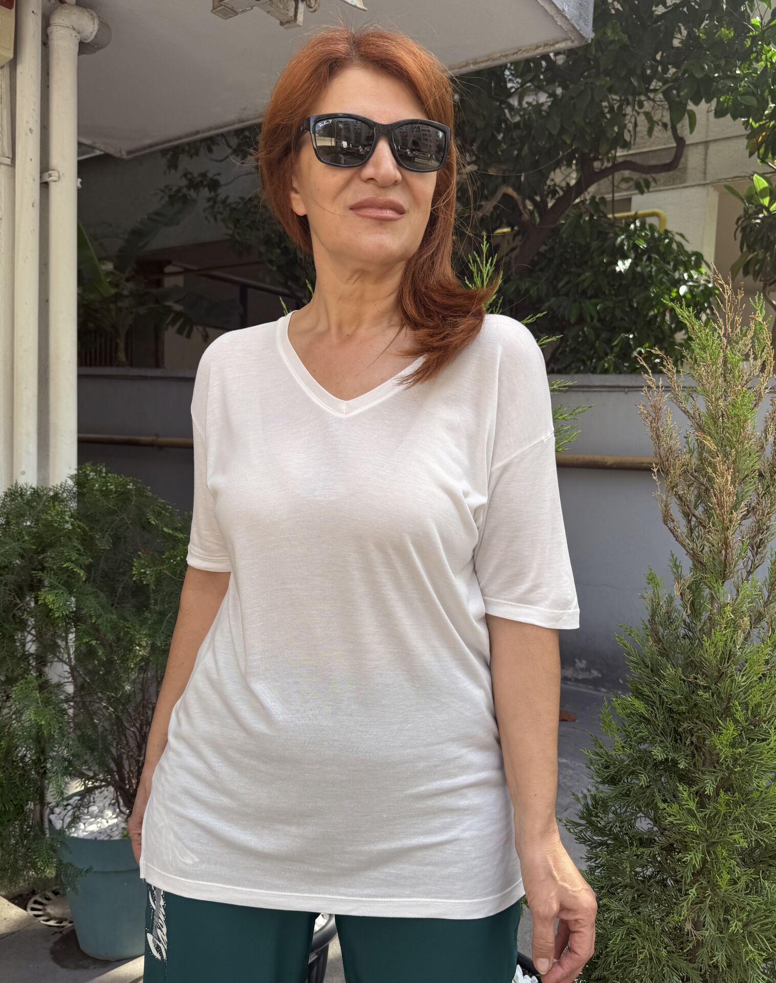35D- Viskon V Yaka Tişört Beyaz