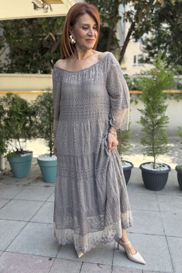 İtalyan Pul Detaylı Güpür Elbise Vizon