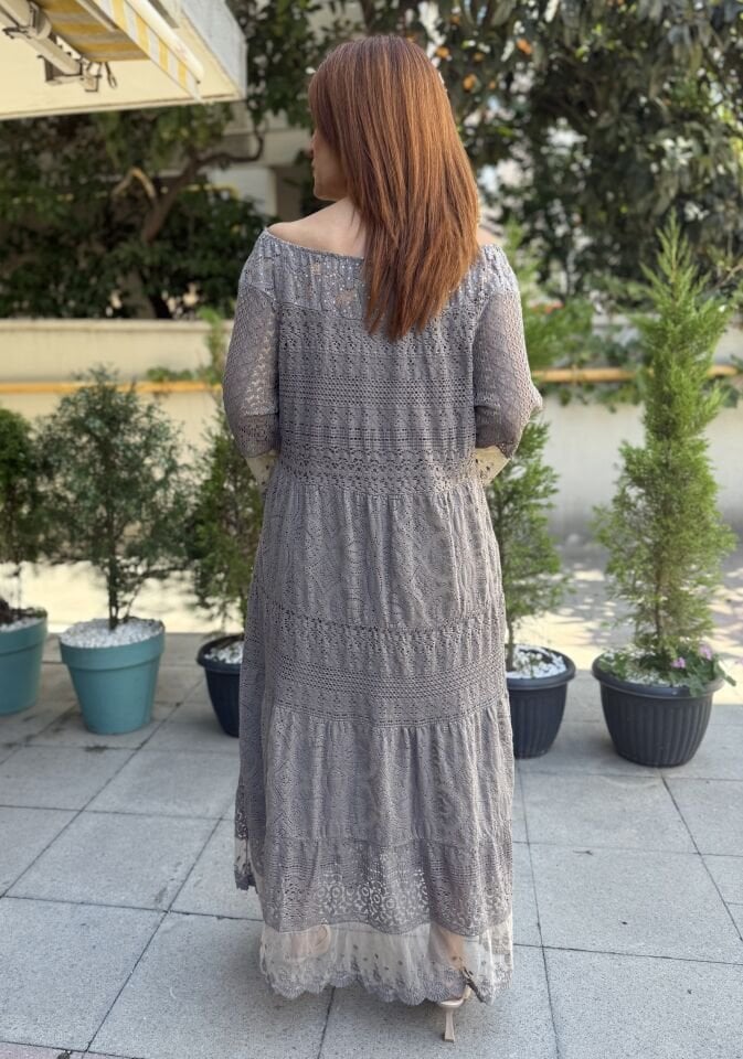 İtalyan Pul Detaylı Güpür Elbise Vizon